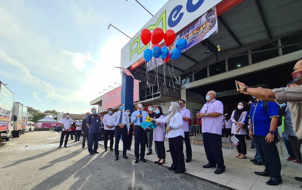 'FLAG-OFF' MISI PENGHANTARAN BEKALAN MAKANAN BENCANA NEGERI PAHANG dlvr.it/Rkt3vm