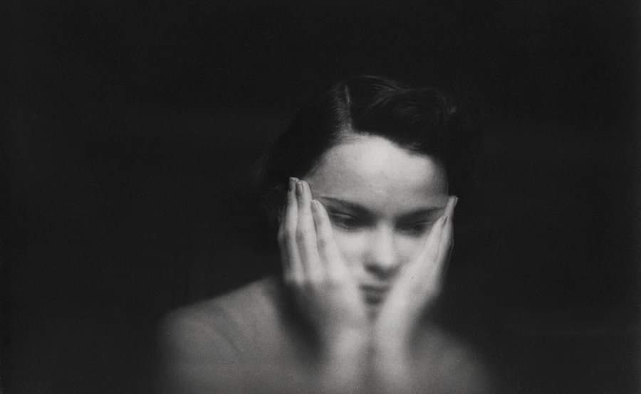 literlandweb1's tweet photo. "¡Qué extrañas quimeras nos forjamos cuando se trata de nuestro querido 《yo》! ¡Cuán fácil es engañarse!"
"Persuasión", Jane Austen 
📷 Saúl Leiter https://t.co/RKOxxelyme