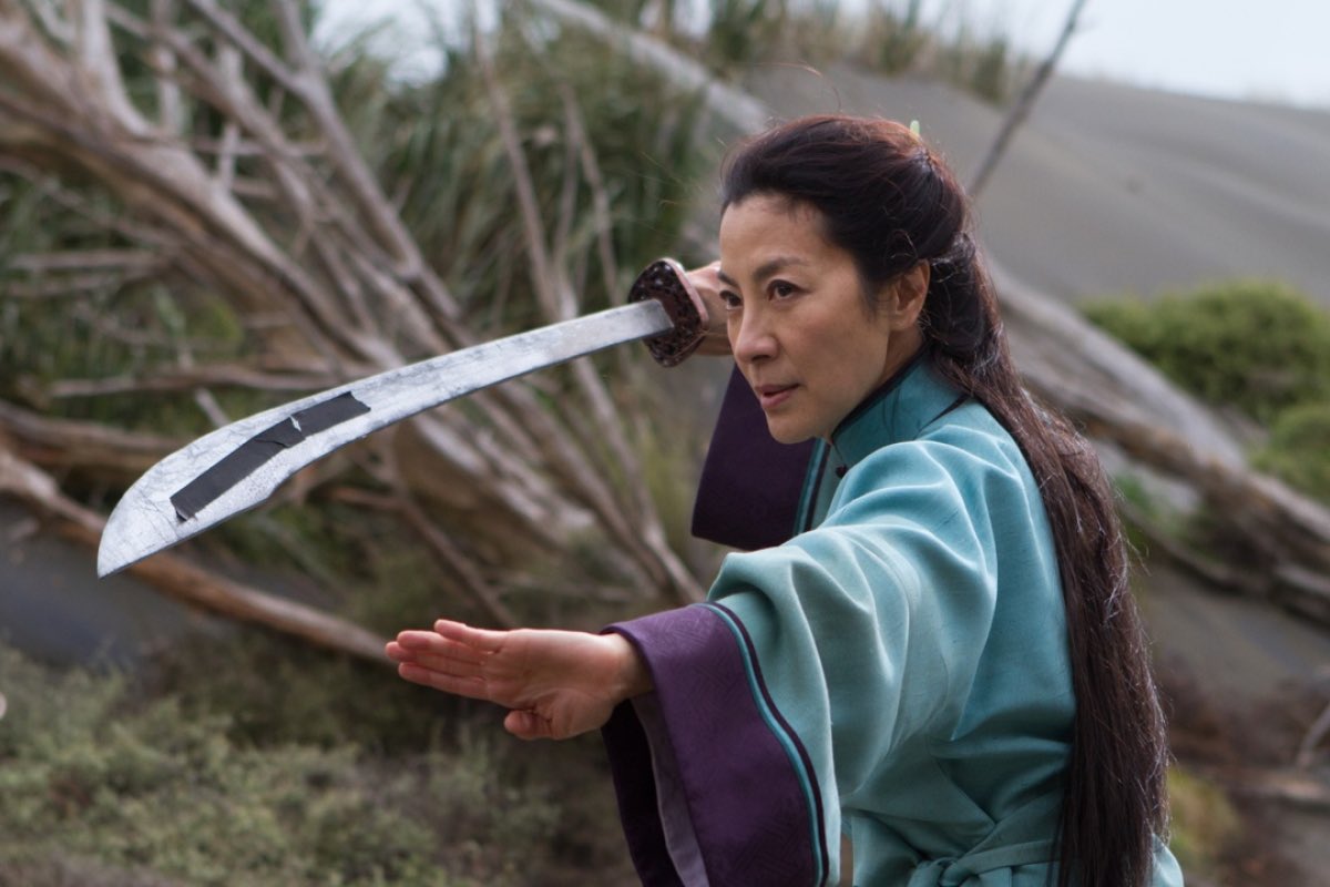 To fortify ourselves on election day, here is a thread of Michelle Yeoh wielding swords.