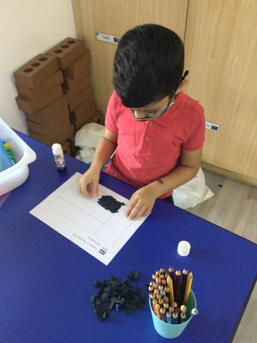 WPS_Year1's tweet image. In Year 1, we have worn the colours of the flag for #UAE2020FlagDay and made our own flags! How will you be celebrating UAE flag day? Is there a different way we can decorate our flags? #WPSSocialStudies #WPSremotelearning @WPS_Dubai