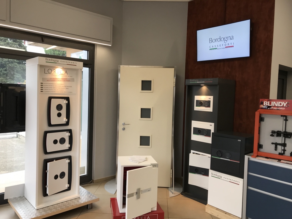 PerinelliF's tweet image. Centro Chiavi Sicurezza Perinelli . . . Solo prodotti di alta qualità! 💪🏻

Bordogna Casseforti è azienda leader nella progettazione e produzione di casseforti e sistemi di sicurezza passiva ed è simbolo di qualità e stile italiano, sia nel mercato nazionale che…