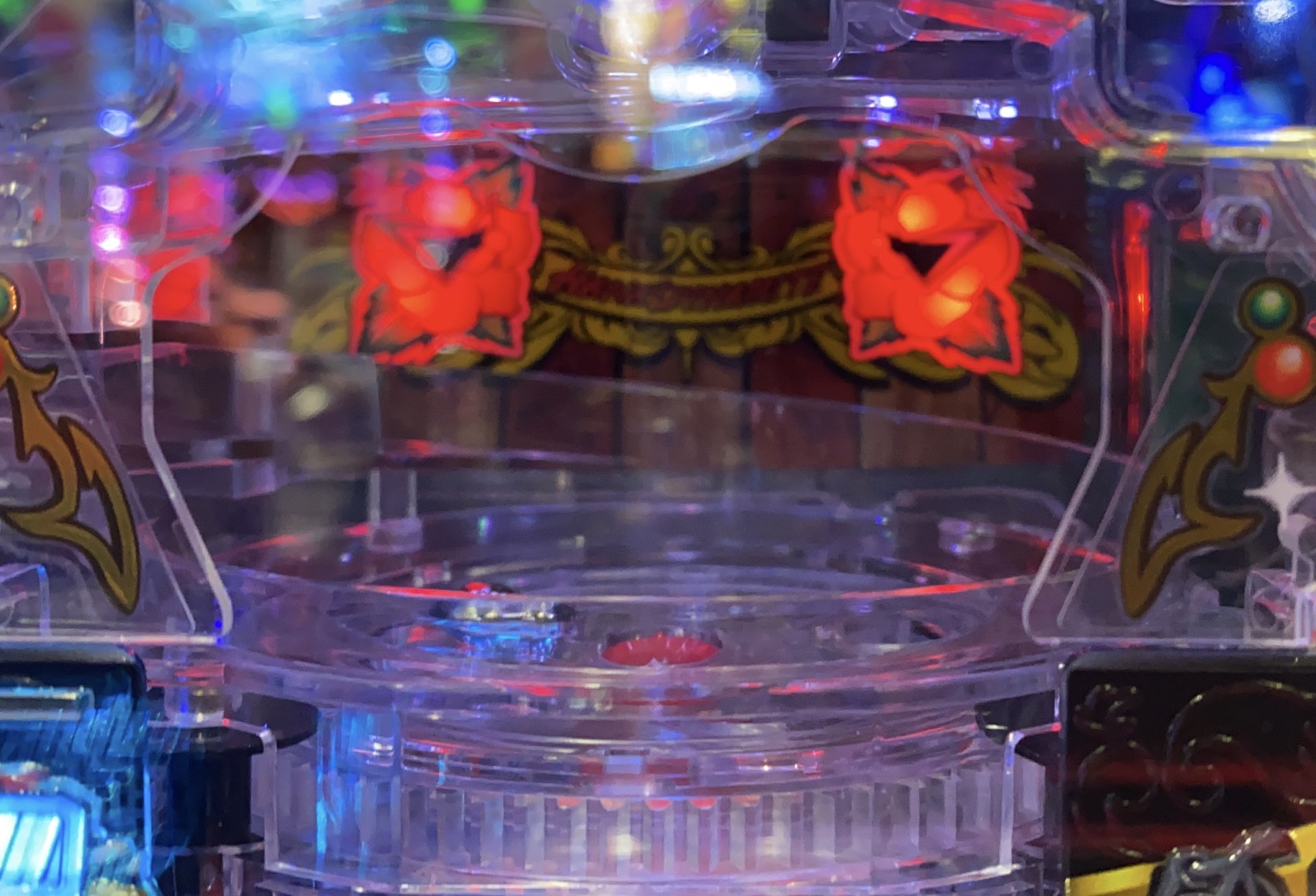 バイク修次郎 通常時は 回転停止時にプッシュボタンを押すことで演出のモード変更が出来ます 海賊 基本となるモード 時限 タイマー発生でチャンス 華 一発告知が超up 華モードが好きだわ Pパイレーツオブダイナマイトキング