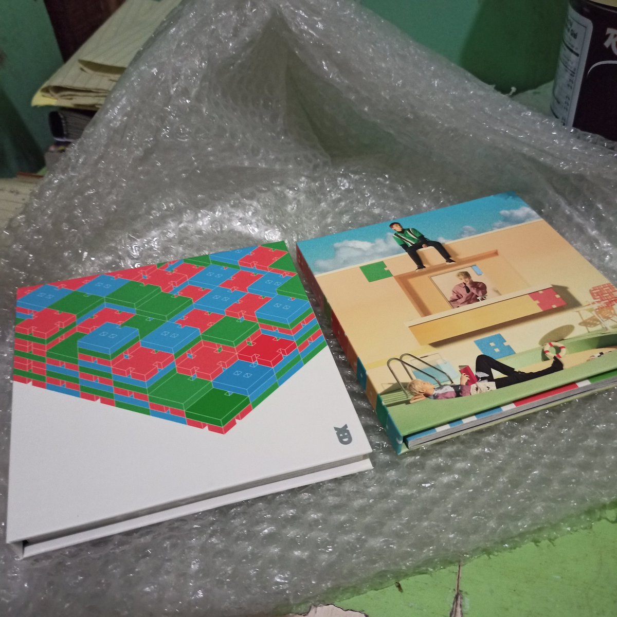jjunmyeonnie's tweet photo. FINALLY! NAKAJOIN DIN SA #BubbleWrapChallenge ni @shop_kyoong HAHHSHAHAHAHA My first purchase on the shop and surely will never be the last. Nakakatuwa kasi sobrang protected yung albums and ang smooth pa nila. Sana all. Til next time UwU https://t.co/sGaXeQ2KJT