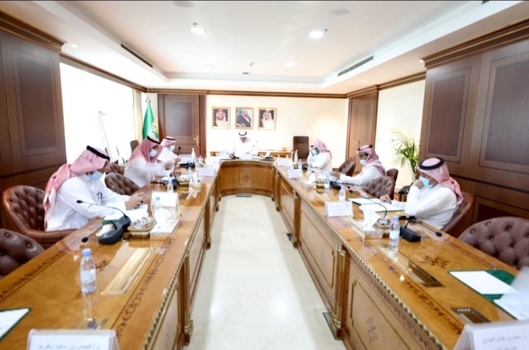 عقد مجلس إدارة مركز الملك عبدالعزيز للخيل العربية الأصيلة اجتماعه الخامس برئاسة معالي وزير البيئة والمياه والزراعة رئيس مجلس الإدارة حيث تم مناقشة القرارات الصادرة بشأنه واتخاذ التوصيات التي تخدم مربين وملاك الخيل العربية الأصيلة والاستراتيجية الخاصة بالمركز.