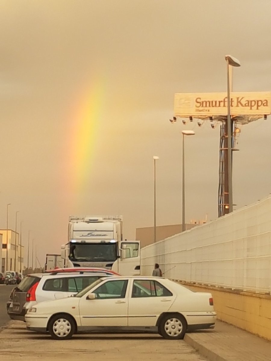 Danielcr1987's tweet photo. @Meteohuelva Aqui en La Palma ahora mismo, una especie de arco iris!! https://t.co/GiARErOEMJ
