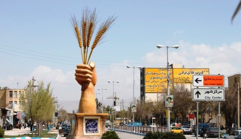 IraninMi's tweet photo. #Marvdasht, 1620 mt slm, antica cittadina agricola, 50 km da Shiraz, regione #Fars. Ottima base di partenza per escursioni culturali a #TakhteJamshid, #NaqsheRostam, #NaqsheRajab, #Istakhr e, poco più distante, #Pasargade, o naturalistiche a #Behesht_e_Gomshodeh. #Iran
#Turismo https://t.co/ZRnjeFy6fQ