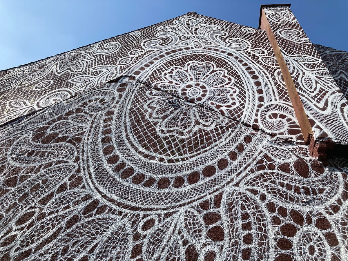 Brindille_'s tweet photo. De la dentelle sur les murs !
Superbe fresque murale de l'artiste polonaise © NeSpoon à Calais près du Musée Cité Dentelle et Mode
#streetart #urbanart #graffiti https://t.co/nCMfiXWLI6