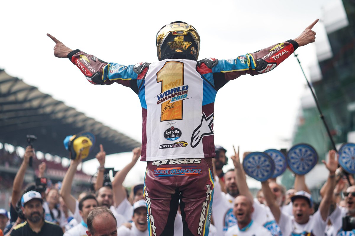 bluesquad73's tweet photo. Hoy hace un año en el #MalaysianGP , #AM73 se proclamó campeón del Mundo de #Moto2 💙 🎯

#OnthisDay in 2019 @alexmarquez73 achieved his 2nd World Championship🏆🤩

#Winnershot #TheBlueGunners https://t.co/dTmegftf3W