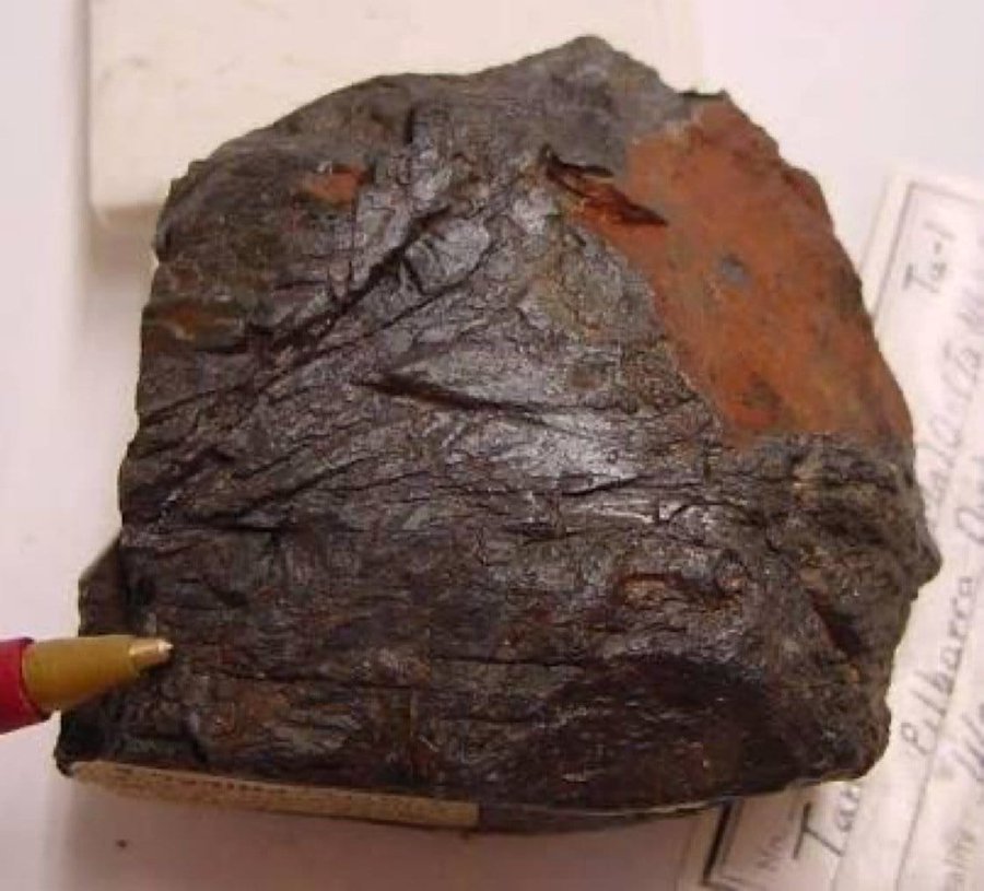 NigeriaStories's tweet photo. Nigeria is the world's largest producer of Columbite - the main raw material for aircraft production.
 Columbitus was first discovered in the 1940's and is found mostly in the northern part of Nigeria https://t.co/7ziaAyd2Uw