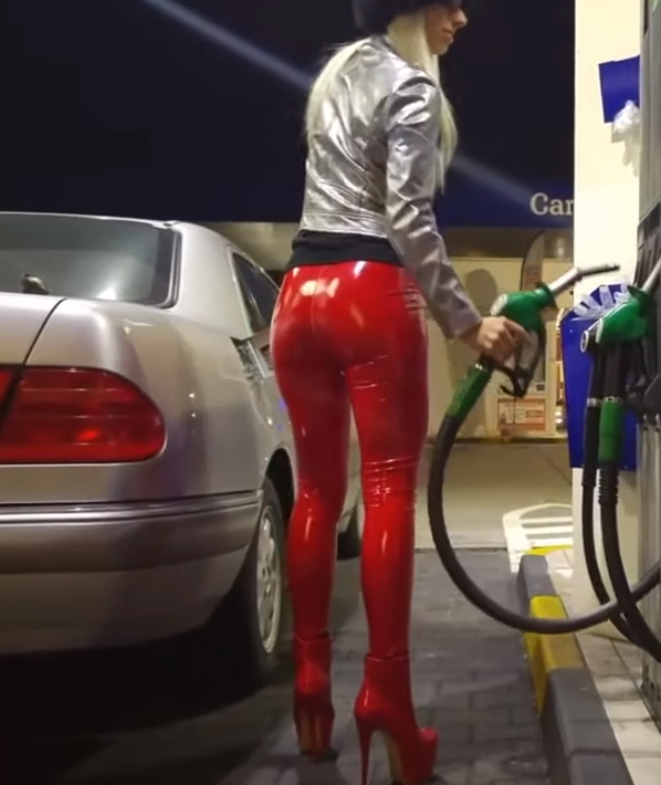 shinyhighheels's tweet photo. Shiny red refuel #danalabo https://t.co/zXW7Fsesub
