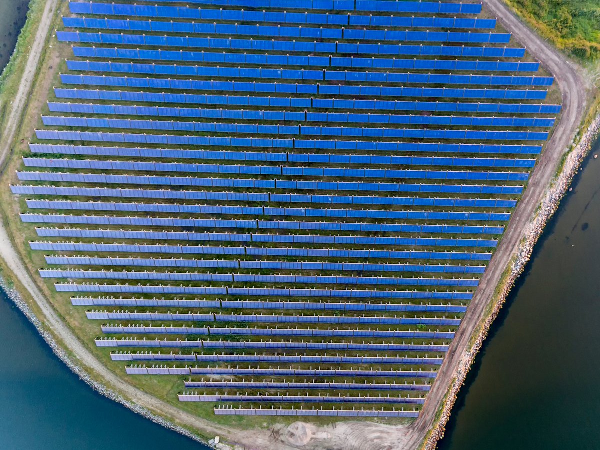 PortsDual's tweet photo. No doubt that green energy is the future, but do you also consider it as beautiful? Help DUAL Ports win the North Sea Photo Contest!

Vote for our photo here: https://t.co/jLvl4GPJfU under "Category 2: A greener North Sea Region".

#ports #greenenergy #sustainability #solar https://t.co/so7XKgi97a