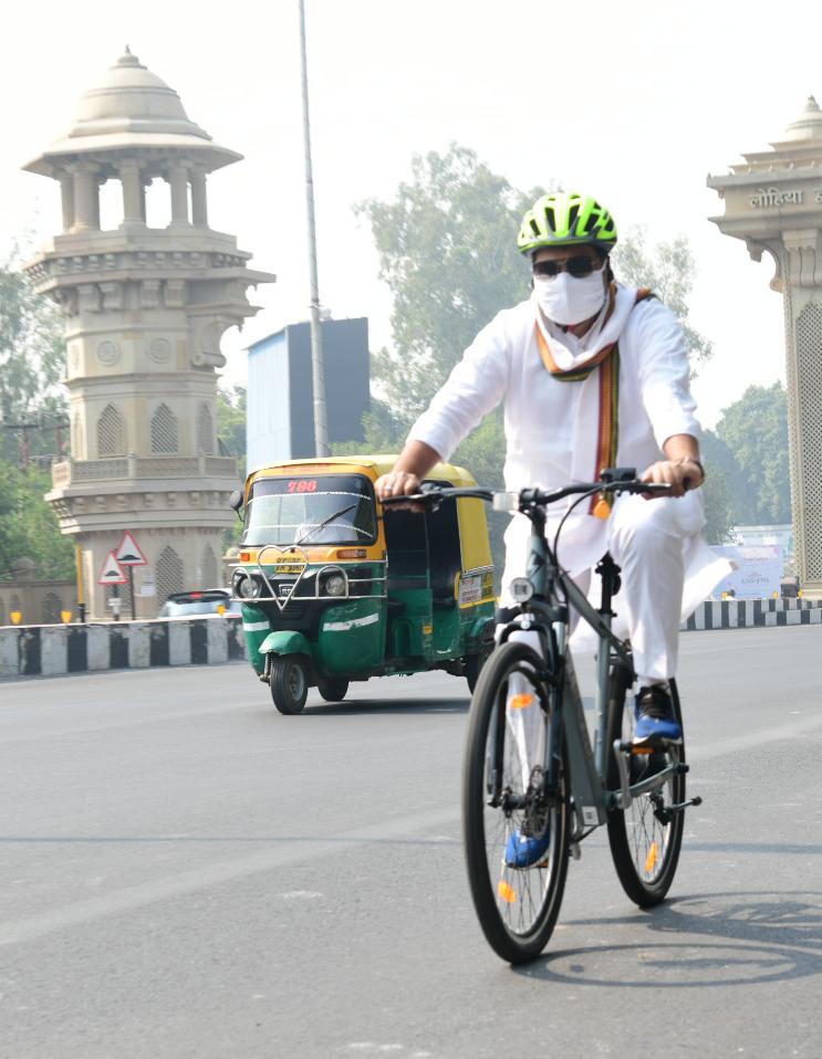 मैं आज भी साइकिल चलाकर अपने कार्यालय आया। बच्चों के बेहतर स्वास्थ्य और पर्यावरण के लिए आप भी इस मुहिम से जुड़िये। आपका दफ्तर या बाजार घर से 5 किलोमीटर की परिधि में है तो साइकिल का उपयोग करें। #FitUP #pollutionFreeUP <a href="/BJP4UP/">BJP Uttar Pradesh</a> <a href="/BJP4India/">BJP</a> <a href="/UPGovt/">Government of UP</a>