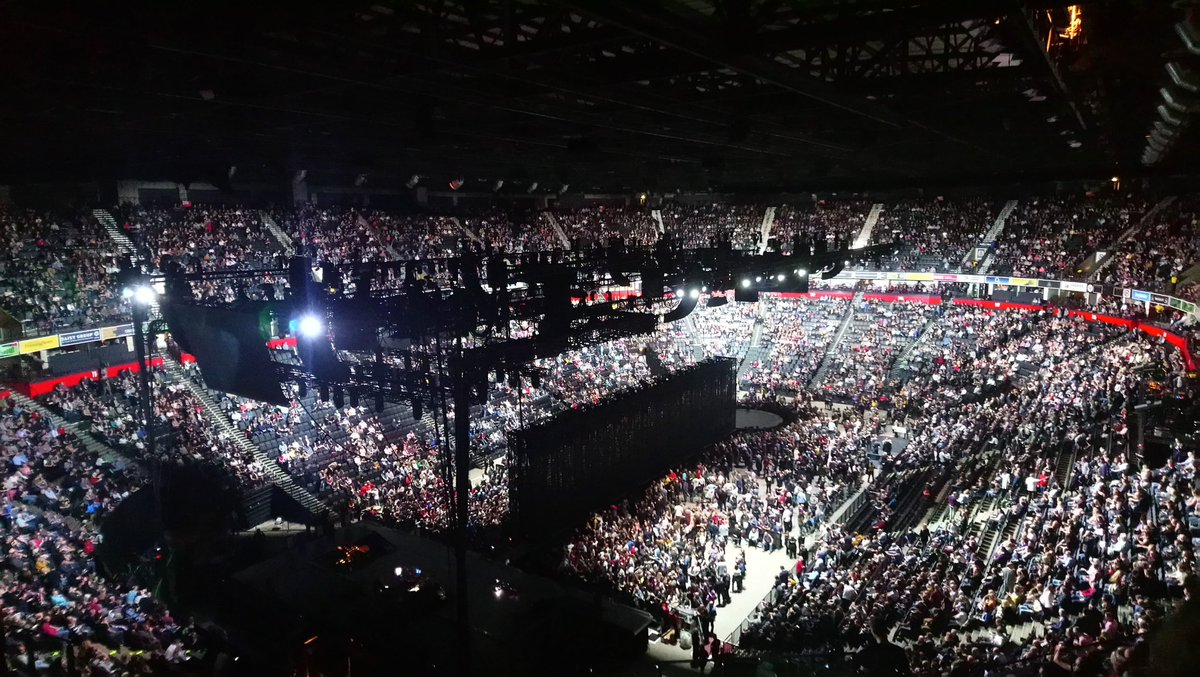 BlueTiesBand's tweet photo. @CoventryEmpire @u2 at Manchester Arena 2018 https://t.co/DhXENwDxRf