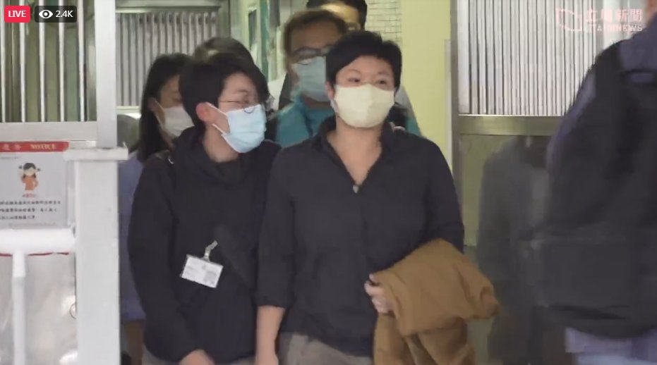  #NOW RTHK producer Choi Yuk-ling was taken by police out of her home.