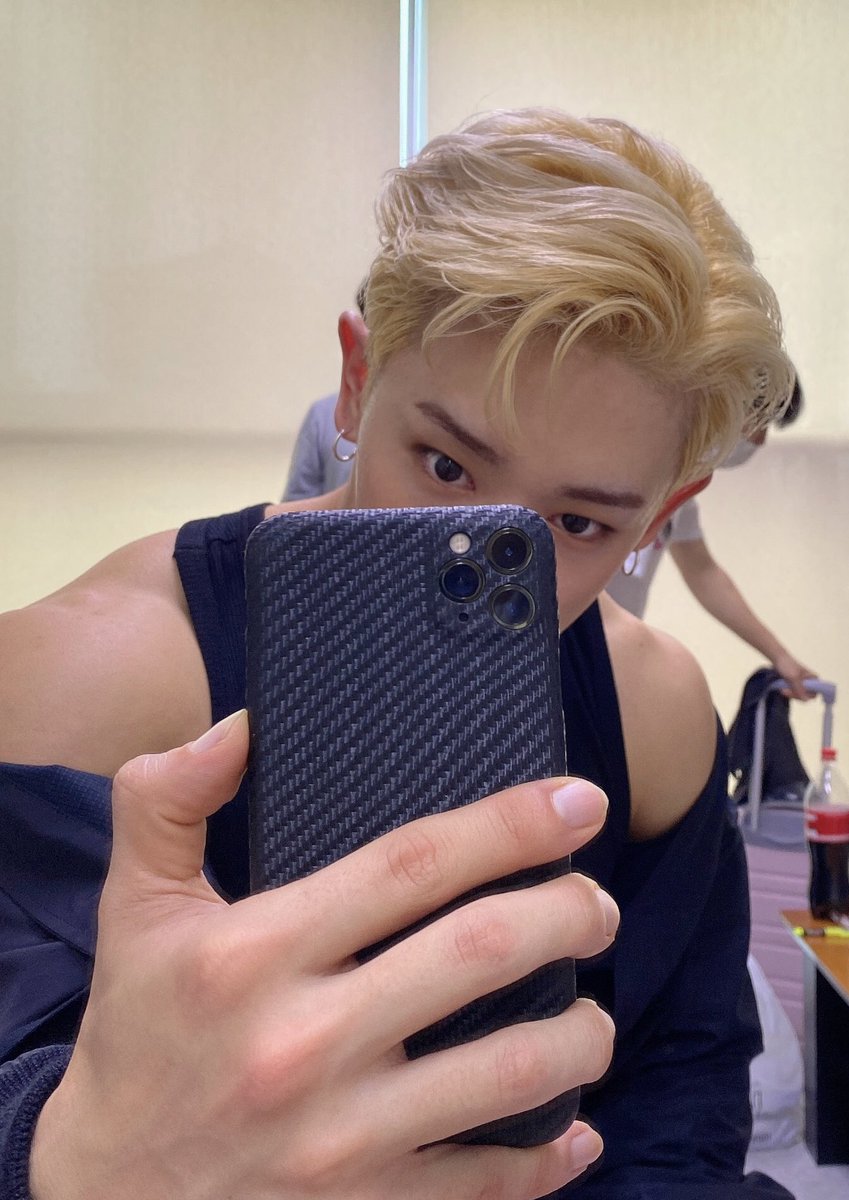 sondxr's tweet photo. Guess who. https://t.co/T7LZuY61RL