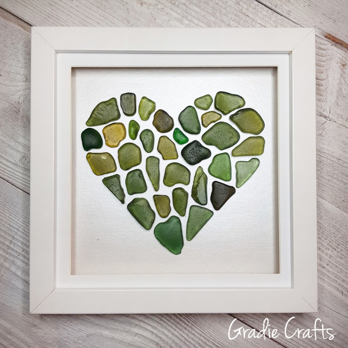 GradieCrafts's tweet photo. Green Seaglass Heart Mosaic 💚
One of my favourite puzzles to make 🧩
https://t.co/yKc5qfiYzM
#seaglass #seaglassart #framedart #beachcomber #angleseyseaglass #anglesey #ynysmon #ynysmôn #angleseyart #wales #northwales #handmade #christmasgift #gradiecrafts #folksy #folksyseller https://t.co/YA7XrSVkrO