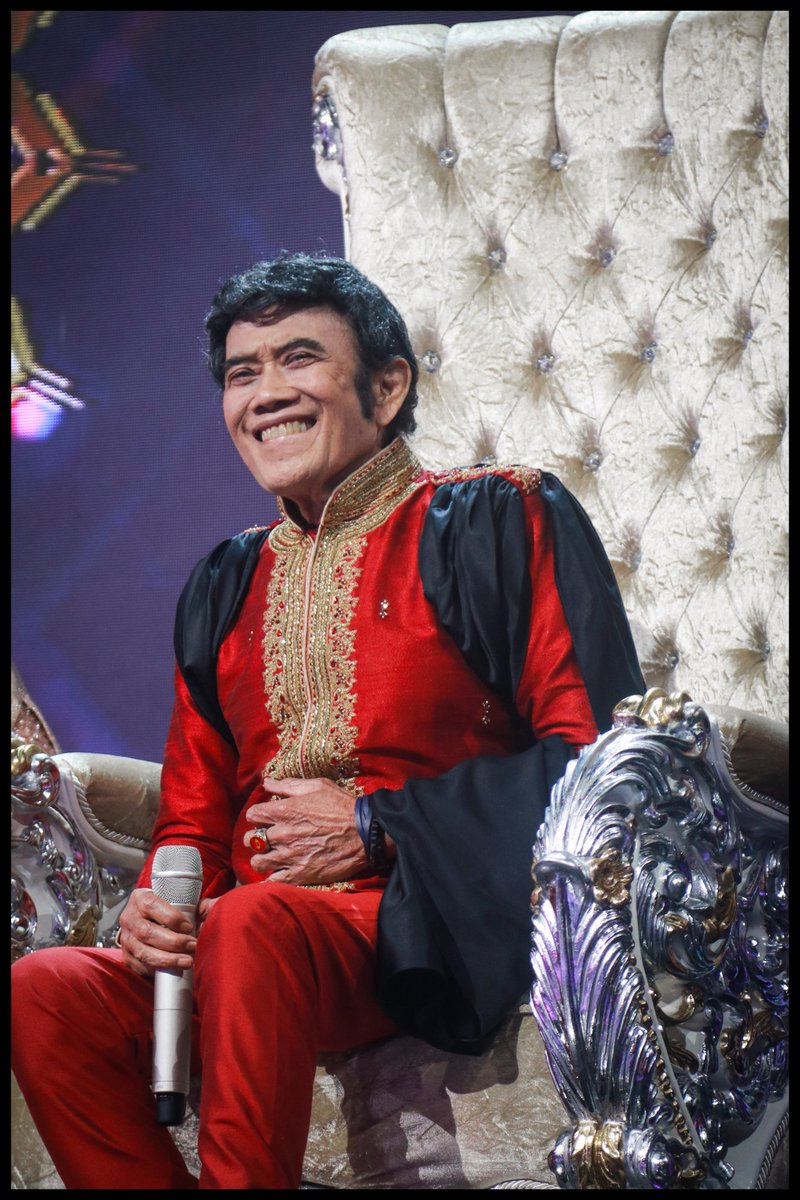 rhoma_official's tweet photo. Assalamualaikum Warahmatullahi Wabarakatuh.
Terima kasih banyak kepada #FORSA dan juga pemirsa dirumah yang telah menyaksikan penampilan saya dan #SONETA Group dalam acara #KonserKemenanganKDI2020 tadi malam.
#RhomaIrama #SONETA #KDI2020 #KonserKemenanganKDI2020 https://t.co/6A0ntThI9L