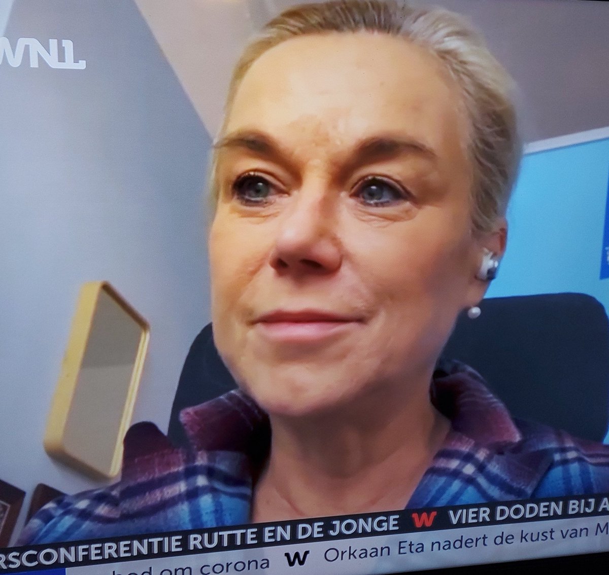 Vandaag is er een virtuele handelsmissie Italië met minister <a href="/SigridKaag/">Sigrid Kaag</a> 
Nederlands ambacht &amp; Italiaans design, voor een duurzamere kledingindustrie.
Bij <a href="/WNLVandaag/">WNL Vandaag</a> showde ze haar prachtige circulaire jasje van de mooie samenwerking.
#eerlijkehandel #transparantie