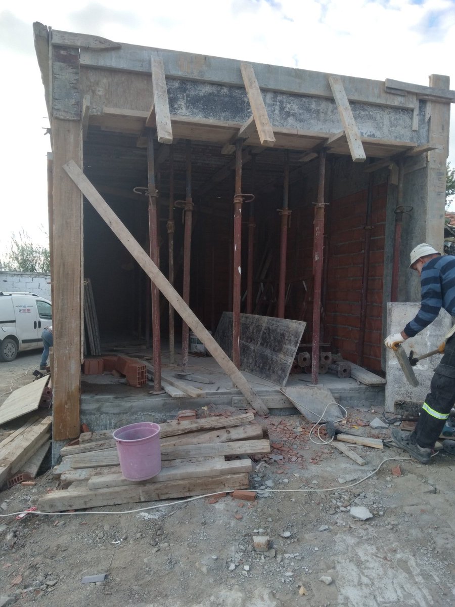 Muhtarlık binamız ağırda olsa ilerliyor