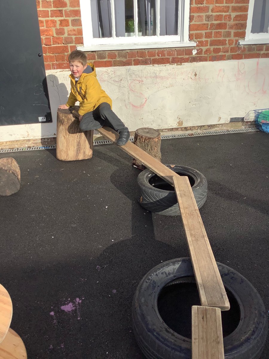 LaceyfieldsRec's tweet image. ⭐️ The children in Bains class are becoming very creative using the wooden planks and logs! Here is a slide that was made today! ⭐️
@LaceyfieldsA