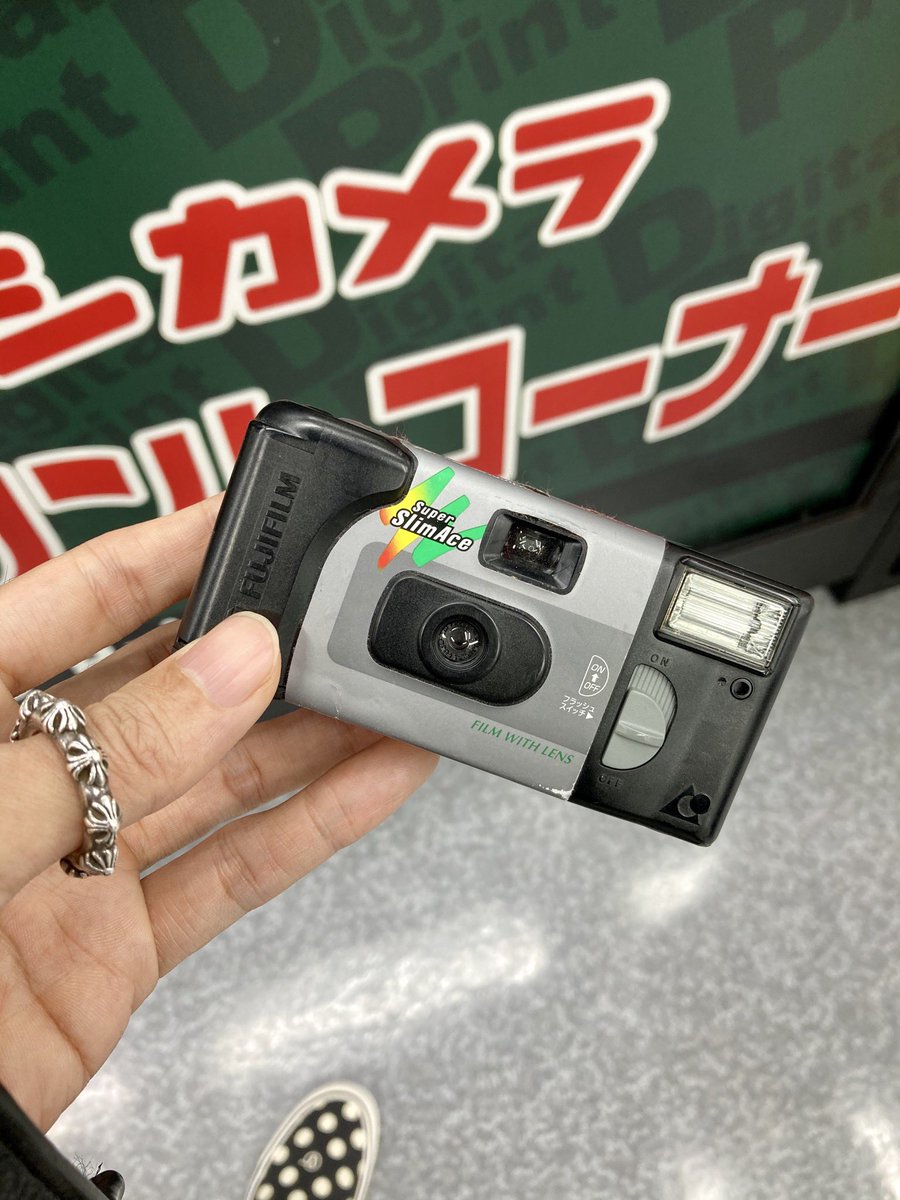 morichack's tweet photo. 未現像だった使い捨てカメラを現像に出したら19年前の第一回ハイテンションチアノーゼnight(HTZ01)の写真でした。20代、若い👶
#HTZ18 #HTZ19 #HTZ20
#gloomybear #グルーミー https://t.co/BvUp4tyVia