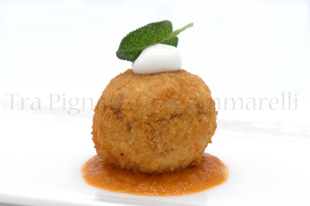 Crocchette di lesso e patate con panatura di pane carasau, passata di verdure del brodo, maionese leggera allo zenzero e salvia fritta

trapignatteesgommarelli.com/2020/11/crocch…

#cucina #cucinaitaliana #food #ricette #cibo #secondipiatti #carne