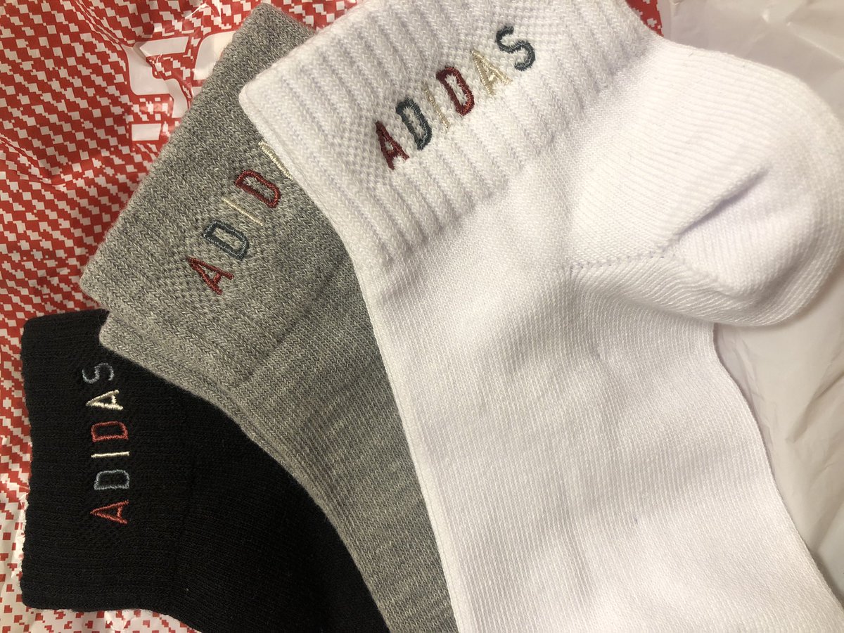 小夜 しまむらでアディダスの靴下みっけたんやけど 可愛くてイチコロじゃった