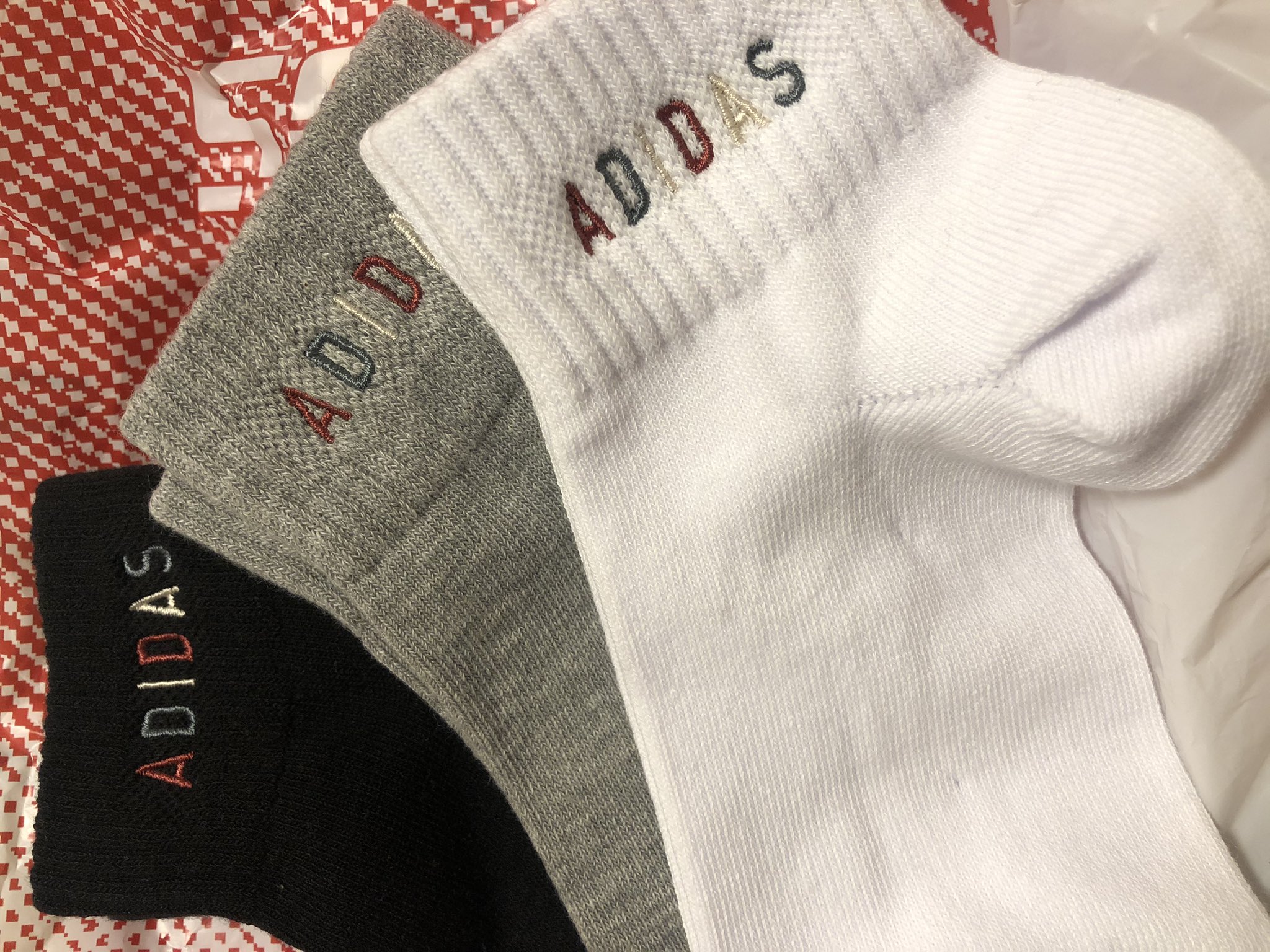 小夜 しまむらでアディダスの靴下みっけたんやけど 可愛くてイチコロじゃった Twitter
