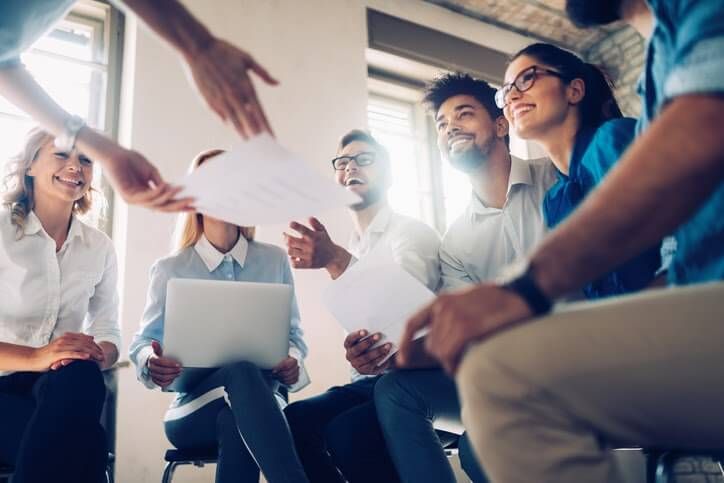 Hace unos meses entrevistamos a Bob Chapman y compartió con nosotros valiosos conceptos acerca del liderazgo #peoplecentric. Los hemos resumido en este post: capitalismoconsciente.es/blog/people-ce…
¿Cuál es tu mejor consejo como líder?

#CapitalismoConsciente #LiderazgoConsciente