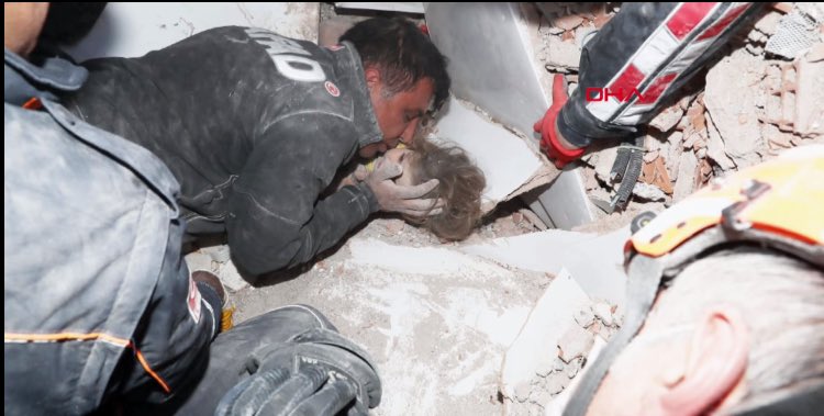 Sezgin Baran Korkmaz: "Ayla bebeği kendi yavrusunu bulmuş gibi sevinen AFAD personelinin çocuklarının  üniversite bitene kadar tüm okul masraflarının tamamı tarafımdan karşılanacaktır."