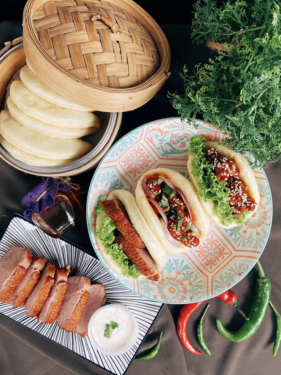 AhmadAzimAsri's tweet photo. Hai warga Ipoh 👋🏻 Pernah cuba Bao Bun tak? Sy ada menjual homemade Bao Bun dengan 3 pilihan filling : Honey BBQ, Spicy Korean n Smoked Duck! Siapa berminat boleh pm sy. Tak beli xpe, tp tlg RT support bisnes kecil sy ni hehe..@MohKeIpoh @viralperak https://t.co/w4yXf0nE1b