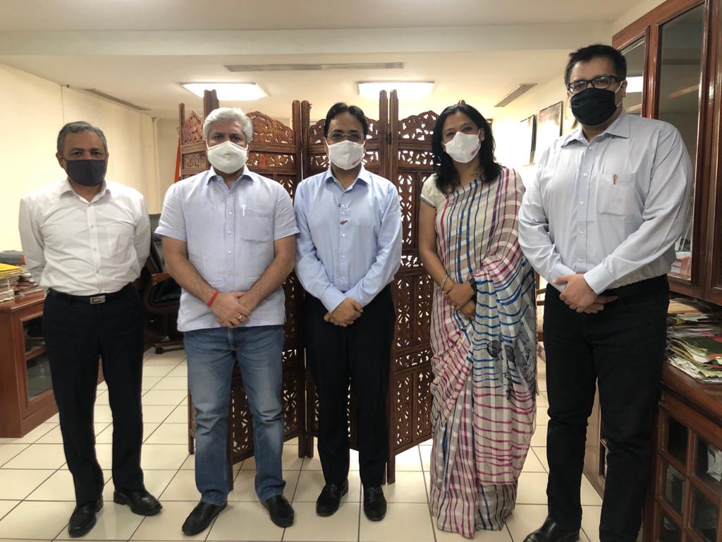 Yesterday, I along with Mr. Vinkesh Gulati-President &amp; Mr.Saharsh Damani-CEO FADA had a fruitful meeting with Delhi Transport Minister- Mr.kailash Gahlot on BS-4, Delhi 2W MBO &amp; Dealer Point Registration. The minister assured full support on our issues.
<a href="/FADA_India/">FADA</a> <a href="/kgahlot/">Kailash Gahlot</a>