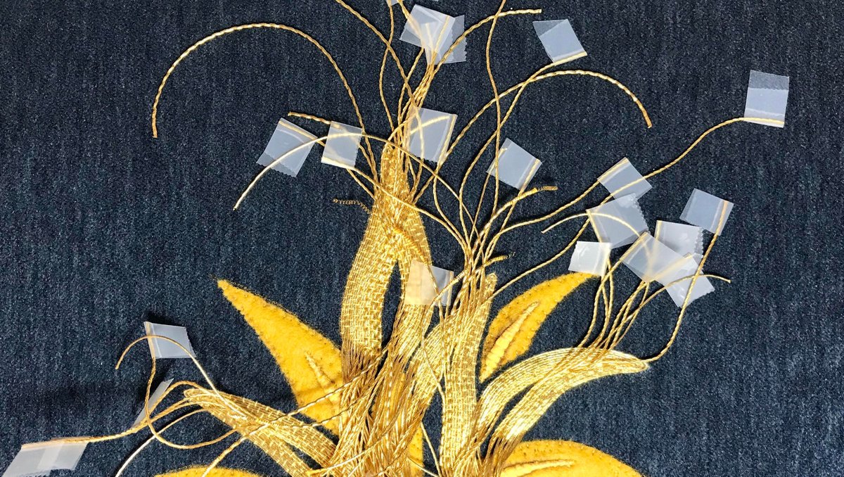 Wellembroidered's tweet photo. GOLDWORK TIP; If the ends of your couched gold threads are unravelling before you plunge them, use a small piece of scotch tape at the end to prevent this. Remove the tape before you are about to plunge.
#goldwork #metalthreadembroidery #goldworkembroidery #goldthreads https://t.co/hTXBW6wnJK