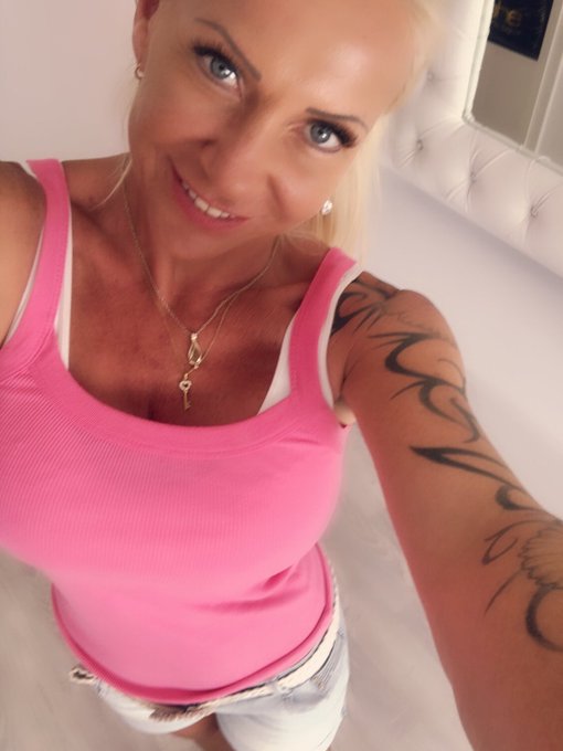 Guten Morgen 😃 jetzt bisschen Sport und dann vor meine Cam 😉❤️ wer nicht l&auml;nger warten m&ouml;chte guckt einfach<a href="/tag/porno"class="tags"><span>#porno</span></a><a href="/tag/camgirl"class="tags"><span>#camgirl</span></a><a href="/tag/blondine"class="tags"><span>#blondine</span></a><a href="/tag/livestrip"class="tags"><span>#livestrip</span></a><a href="/tag/grosset"class="tags"><span>#grosset</span></a>