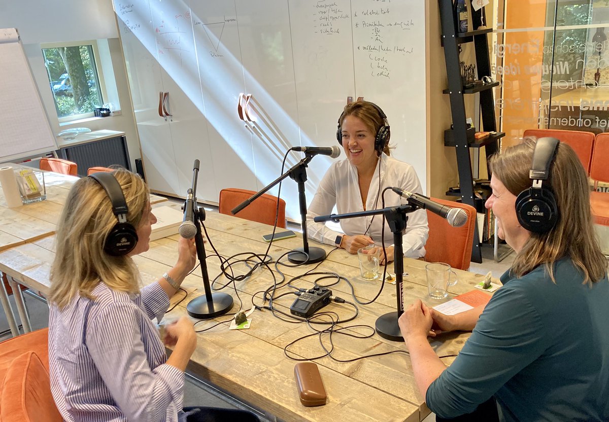 Karlijn L’Ortye, #directeur van @NCDtwit in gesprek met Bazenradio. Zij pakt door op haar voorganger en gooit het roer radicaal om. Een jonge vrouw in het #oldboysnetwork #podcast #podcasts #commissaris #raadvantoezicht #leiderschap