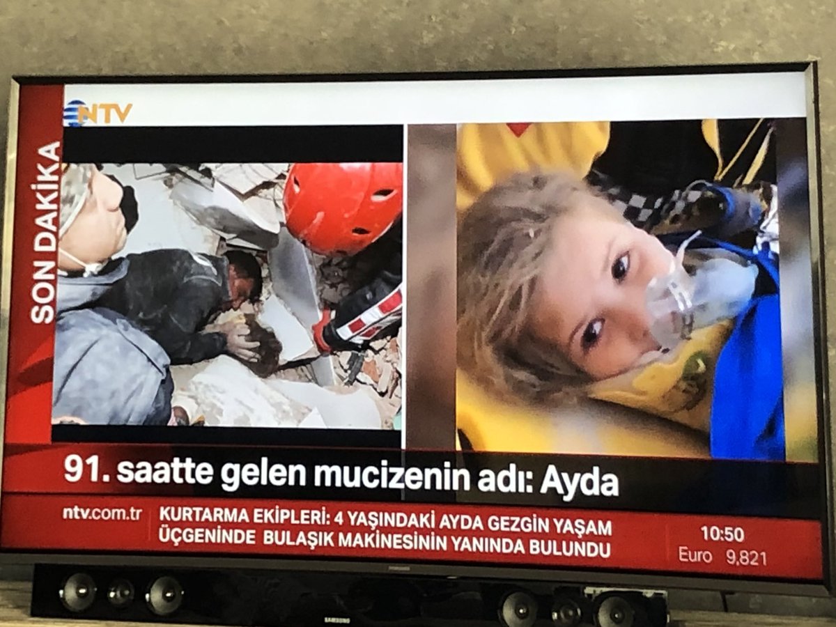 selint_k's tweet photo. Yaptığınız kumdan ev tepesine çöken ve 91 saat enkaz altında dayanan minik Ayda, neyi başardığından habersiz köfte ve ayran istedi... 
Çocuk sana öyle sarılasım var ki; hoşgeldin...🙏😢 
Mücadele eden kurtarma ekipleri size duyduğum minnet tam da sözümün bittiği yer. ❤️ https://t.co/aD3q8AILBl