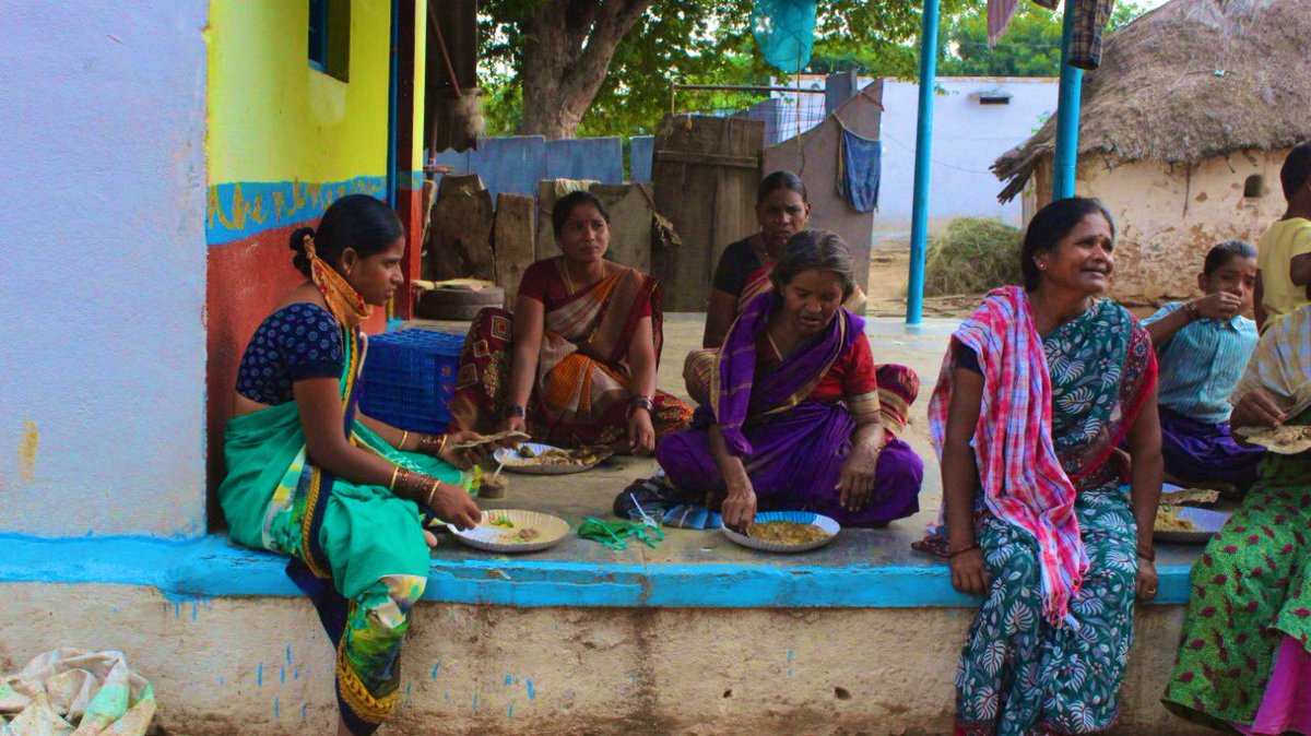 network_rra's tweet photo. In an Awareness programme on #Millet cultivation and consumption in Anantapur Dist of #AndhraPradesh, elderly women of the village relived their past experience of Millets food by preparing food items made from it. #milletstomillions @vijaythallam 

PC📸 : @Malyaj9 https://t.co/tcgWbfHcDJ