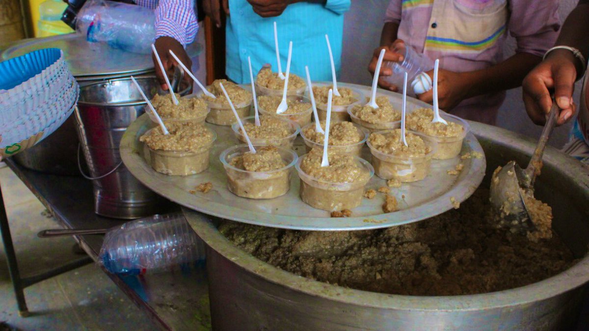 network_rra's tweet photo. In an Awareness programme on #Millet cultivation and consumption in Anantapur Dist of #AndhraPradesh, elderly women of the village relived their past experience of Millets food by preparing food items made from it. #milletstomillions @vijaythallam 

PC📸 : @Malyaj9 https://t.co/tcgWbfHcDJ