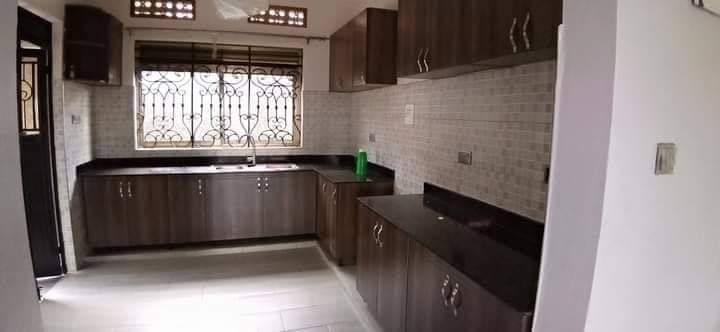SakwaUg's tweet photo. Condominium Apartments for sale in #Kira
3Bedrooms,3bathroom, kitchen and sitting room seated #30Decimals asking price #180m negotiable with ready title on table. Follow our Twitter handle of @SakwaUg for more properties or contact us on
+256701033843(WhatsApp)
+256781674817 https://t.co/UmHIEBSLNX