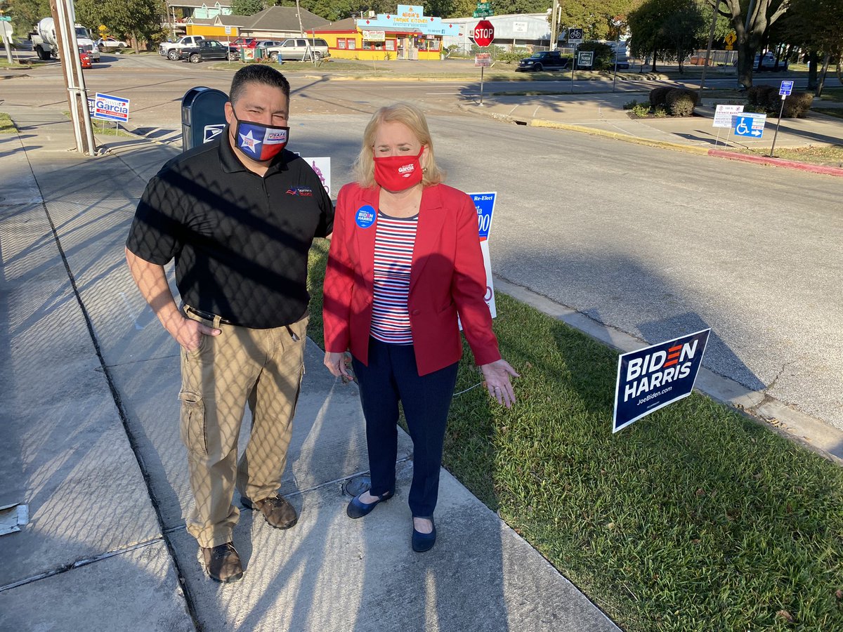 LaCongresista's tweet photo. Off visiting polls and getting out. First stop, Northside. In my neighborhood. Voting steady. #BidenHarris2020 #HarrisVotes #ImWithJoe https://t.co/Kv0Jra5uWc