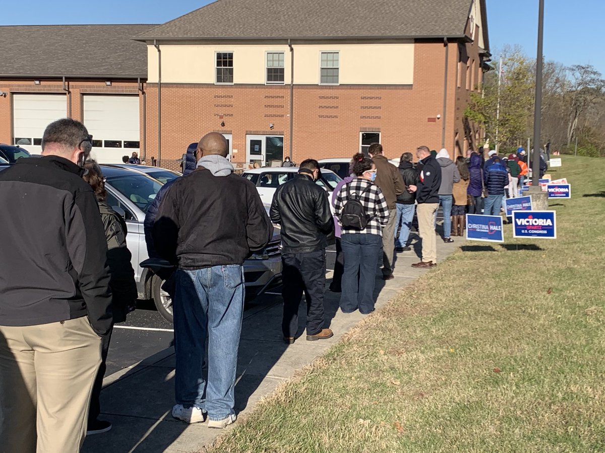 breilly1960's tweet photo. Folks in line to vote at Fire Station 62 in Pike Twp. At 9:30 am. ⁦@WTHRcom⁩ https://t.co/V7yzhP436W
