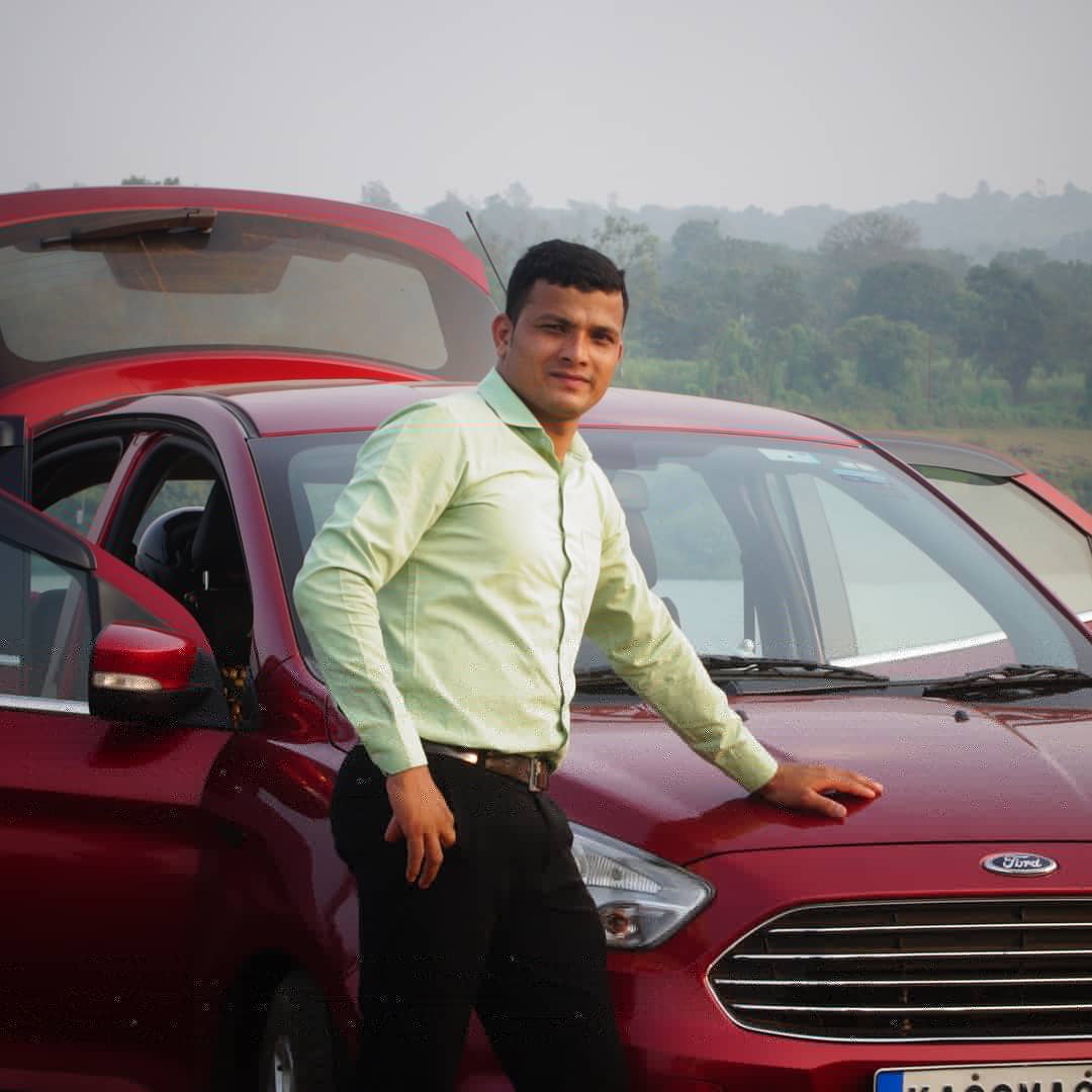 BSavagaonkar's tweet photo. Mi and my lovely car 🥰😘🤩😍😘🤩😍 https://t.co/aPBUDuj5HC