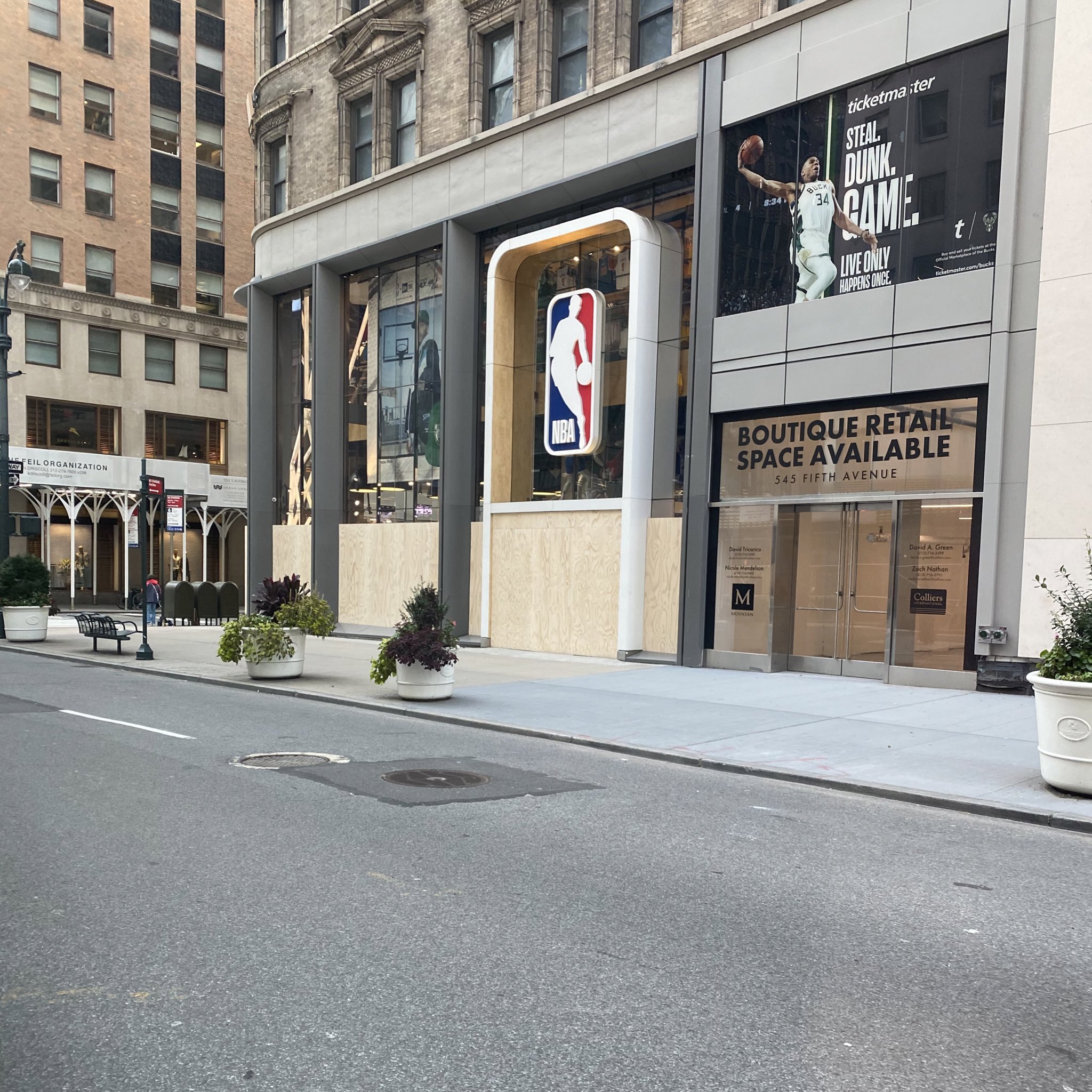 545 Fifth Avenue, NBA Store NYC