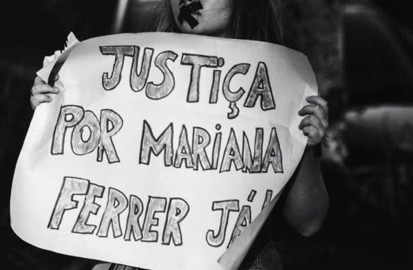 nunca vai ser só "denunciar" enquanto estivermos em um país que INVENTA argumentos que se quer estão previstos em lei pra denfender estuprador. 

NÃO EXISTE ESTUPRO CULPOSO. 

#justicapormariferrer