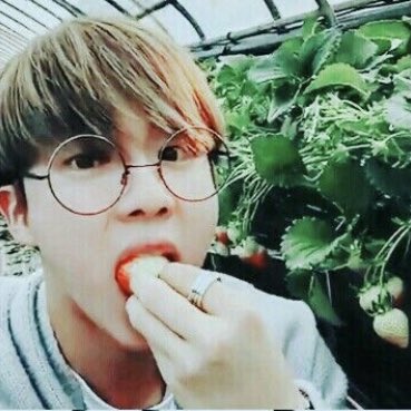 Rika03845722's tweet photo. 🐹✖️🍓
好きすぎる🤣💕
#bts #jin https://t.co/0bgc38nECq