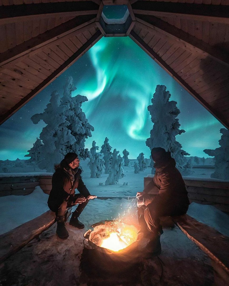 Watching the #NorthernLights in #Finland is one lifetime experience one should not skip!
Book your #LuxuryVacation with us at #PlatinumSignatureExperiences for a perfect #Holiday
Contact us for more details.
#Travel #Honeymoon #LuxuryTravel