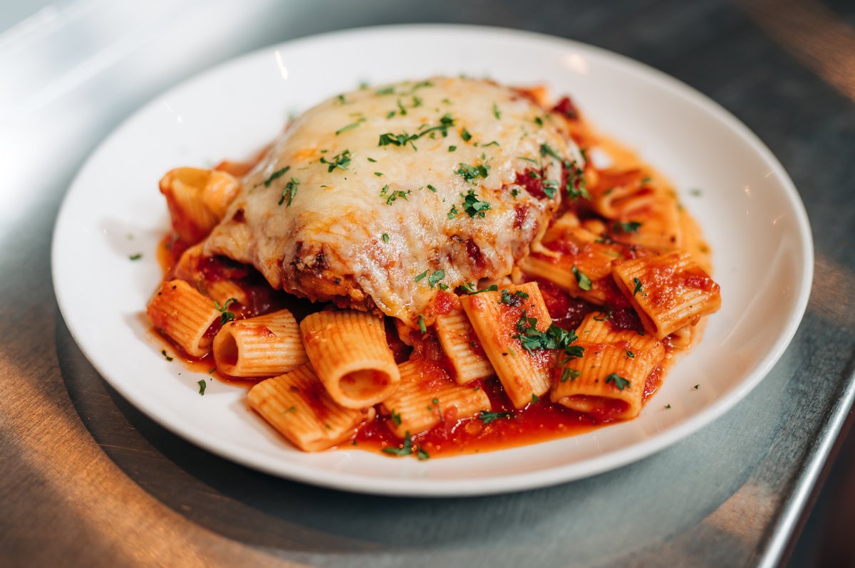 Colder weather calls for homemade eggplant parmesan!
.
.
.
#supportlocal #italianrestaurant #eggplantparmesan #bostonfoodies