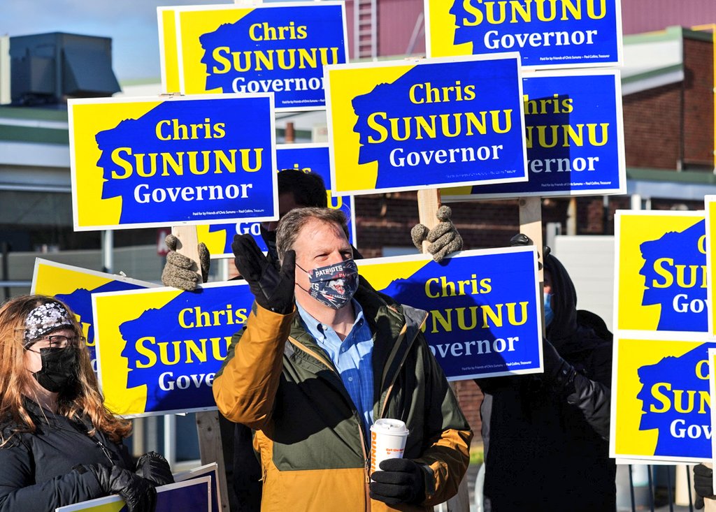 #NH <a href="/GovChrisSununu/">Chris Sununu</a> stops to campaign with supporters at the polls in #Hampton. #Election2020 <a href="/seacoastonline/">Seacoastonline.com</a>