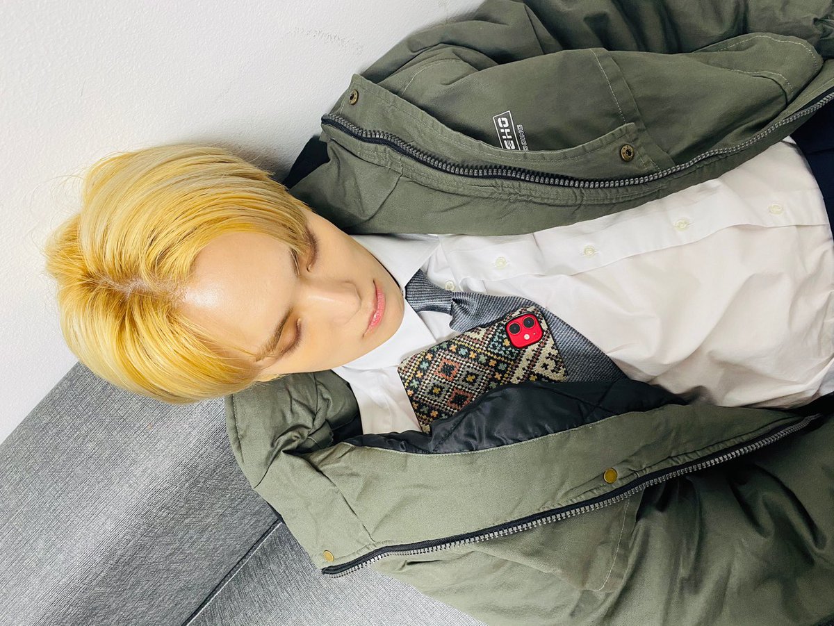 OfficialMONSTAX's tweet image. 민혁아 생일 축하하고 요즘 몸이 많이 힘들텐데 참고 열심히 해줘서 고맙다.쌓이고 쌓여서 그 모든 일들이 너의 인생을 더 빛나게 해줄 때까지 친구로서 항상 응원할게.푹 쉬고 이번 활동도 다치지 말자.여전히 사랑..아니 좋아한다. #형원 #민혁시 #몬베베_짱친_민혁이생일