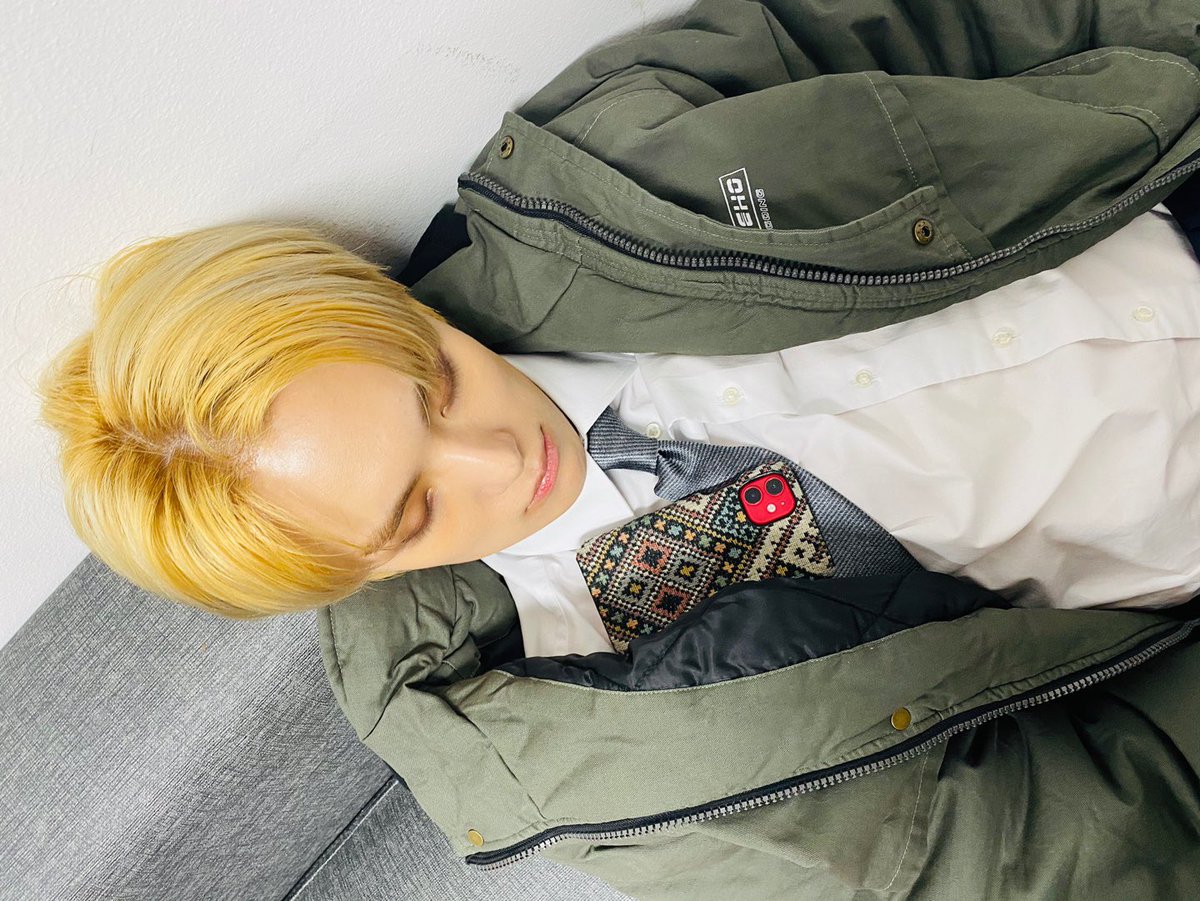 OfficialMONSTAX's tweet image. 민혁아 생일 축하하고 요즘 몸이 많이 힘들텐데 참고 열심히 해줘서 고맙다.쌓이고 쌓여서 그 모든 일들이 너의 인생을 더 빛나게 해줄 때까지 친구로서 항상 응원할게.푹 쉬고 이번 활동도 다치지 말자.여전히 사랑..아니 좋아한다. #형원 #민혁시 #몬베베_짱친_민혁이생일